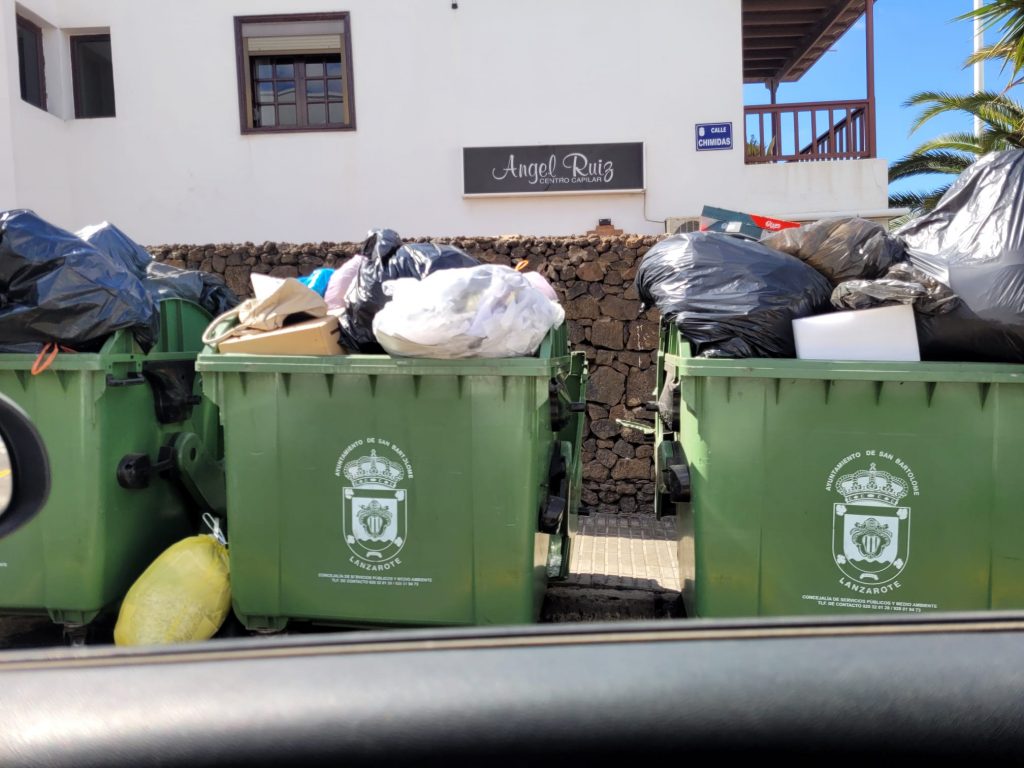 Contenedores de basura San Bartolomé