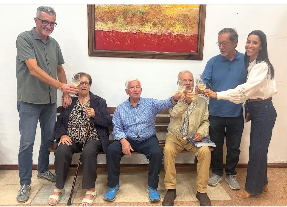 Aroa Revelo en una imagen de archivo con Juan Santana.