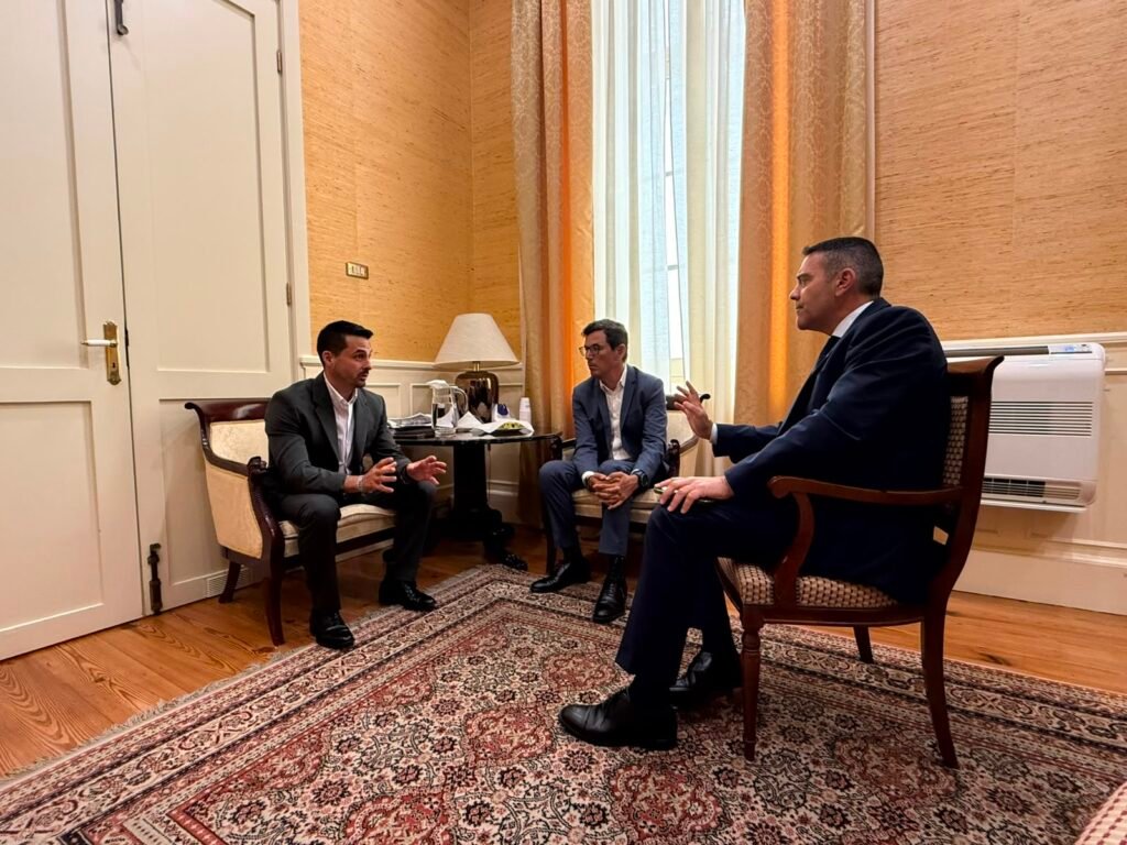 Reunión David Toledo y Oswaldo Betancort con Pablo Rodríguez.