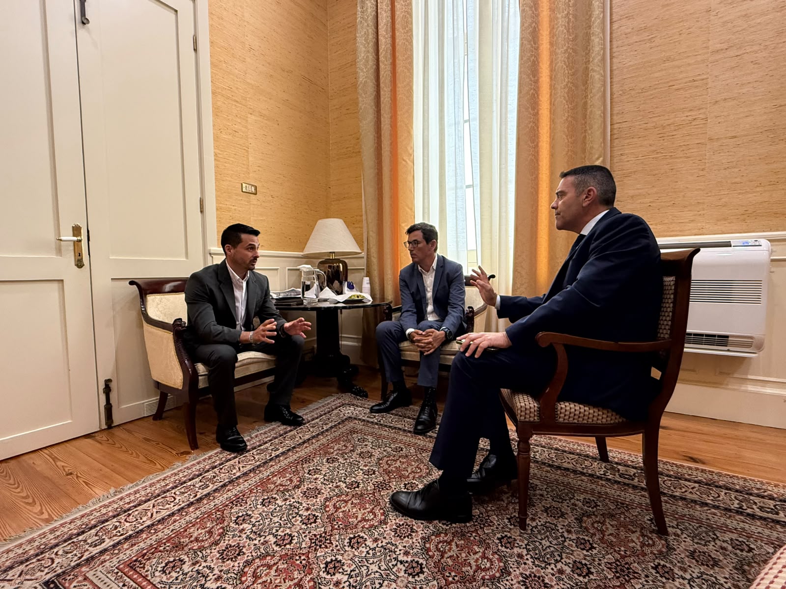 Reunión David Toledo y Oswaldo Betancort con Pablo Rodríguez.